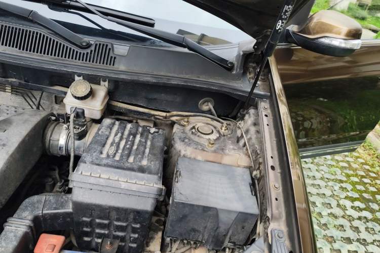 Used Chery Tiggo 5 2015 2.0L CVT Family Deluxe Edition Engine Bay Left
