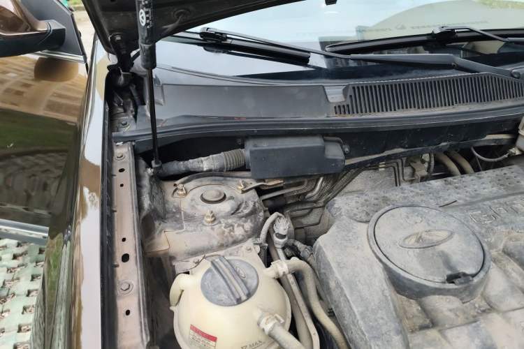 Used Chery Tiggo 5 2015 2.0L CVT Family Deluxe Edition Engine Bay Right