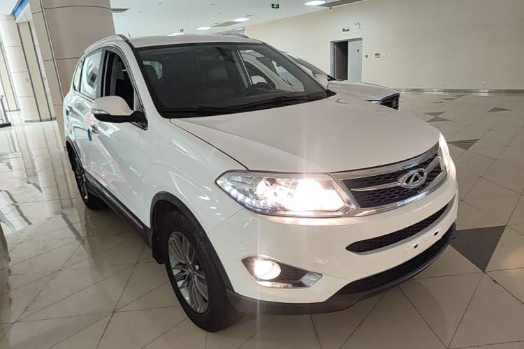 Used Chery Tiggo 5 2015 2.0L CVT Family Deluxe Edition Front Right 45 Deg