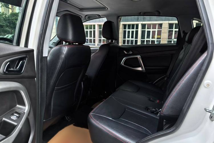 Used Chery Tiggo 5 2015 2.0L CVT Family Deluxe Edition Interior 3
