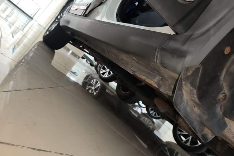 Used Chery Tiggo 5 2015 2.0L CVT Family Deluxe Edition Right Side Sill