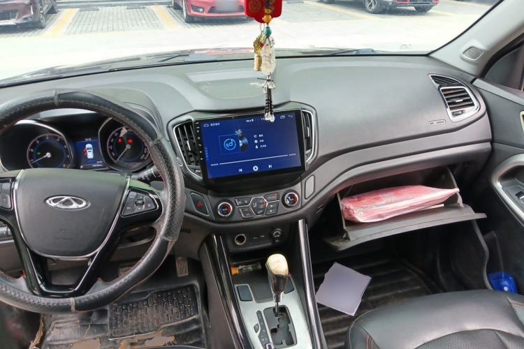 Used Chery Tiggo 5 2016 2.0L CVT Family Deluxe Edition Center Console