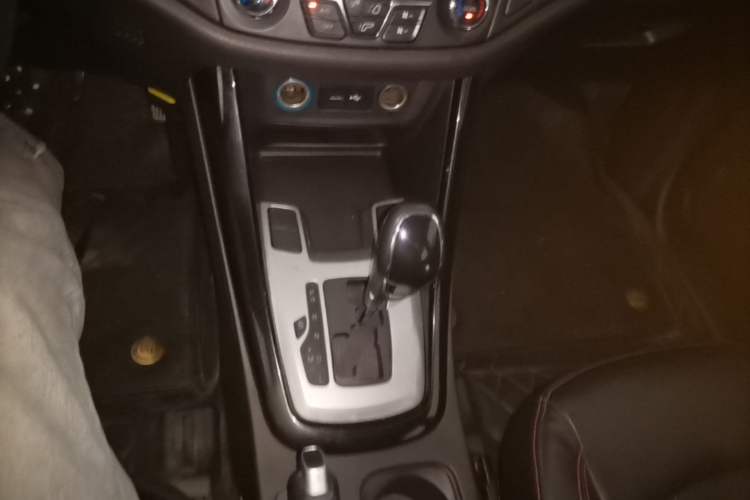 Used Chery Tiggo 5 2016 2.0L CVT Family Deluxe Edition Gear Lever
