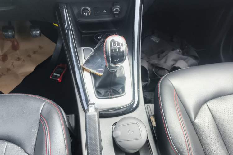 Used Chery Tiggo 5 2016 1.5T Manual Jiayue Trust Edition Gear Lever