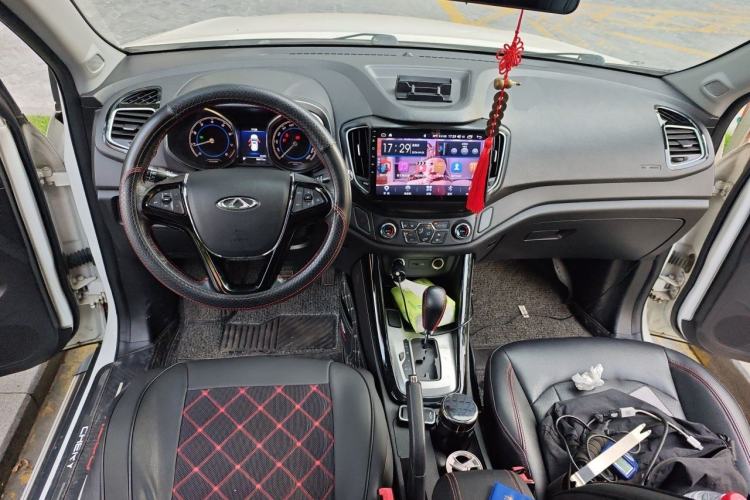 Used Chery Tiggo 5 2016 2.0L CVT Family-Approved Confidence Edition Center Console