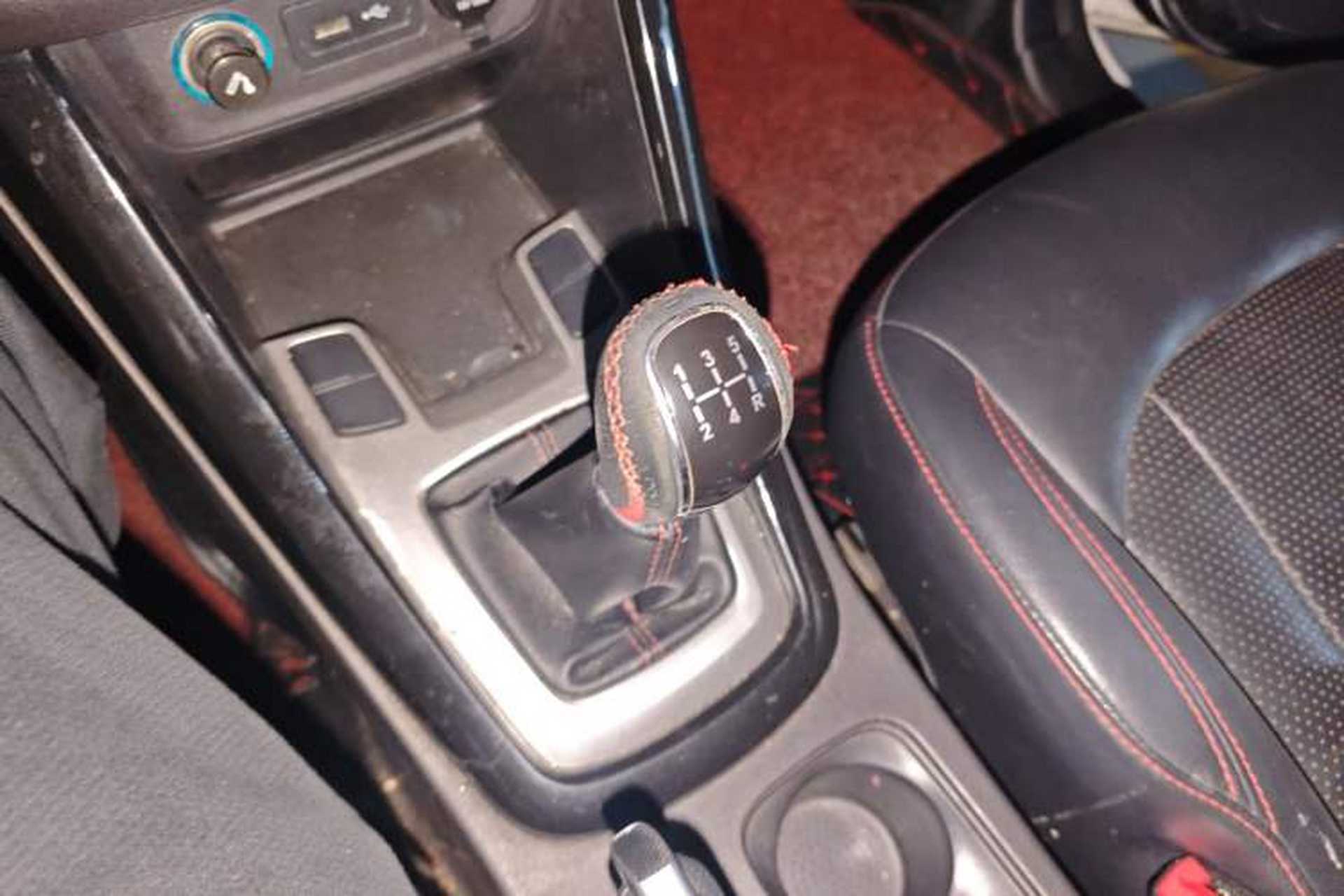 Used Chery Tiggo 5 2016 1.5T Manual Jiayue Trust Edition Gear Lever