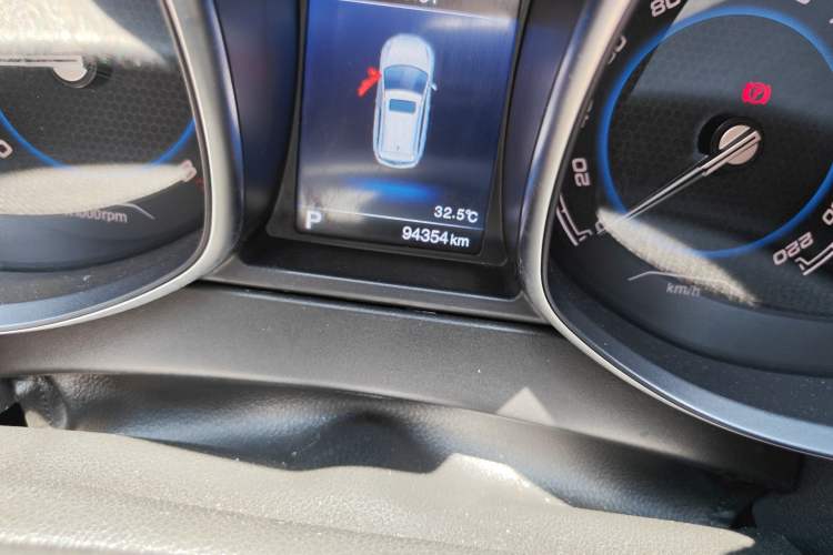 Used Chery Tiggo 5 2016 2.0L CVT Family Deluxe Edition Odometer Close Up