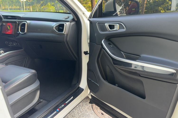 Used Chery Tiggo 5x 2017 1.5T Manual Elite Model Interior 4