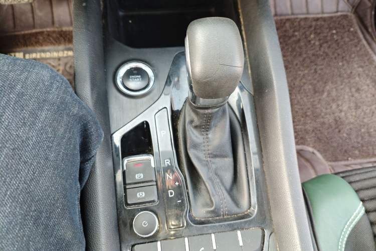 Used Chery Tiggo 5x 2019 HERO 1.5L CVT Fashion Edition Gear Lever
