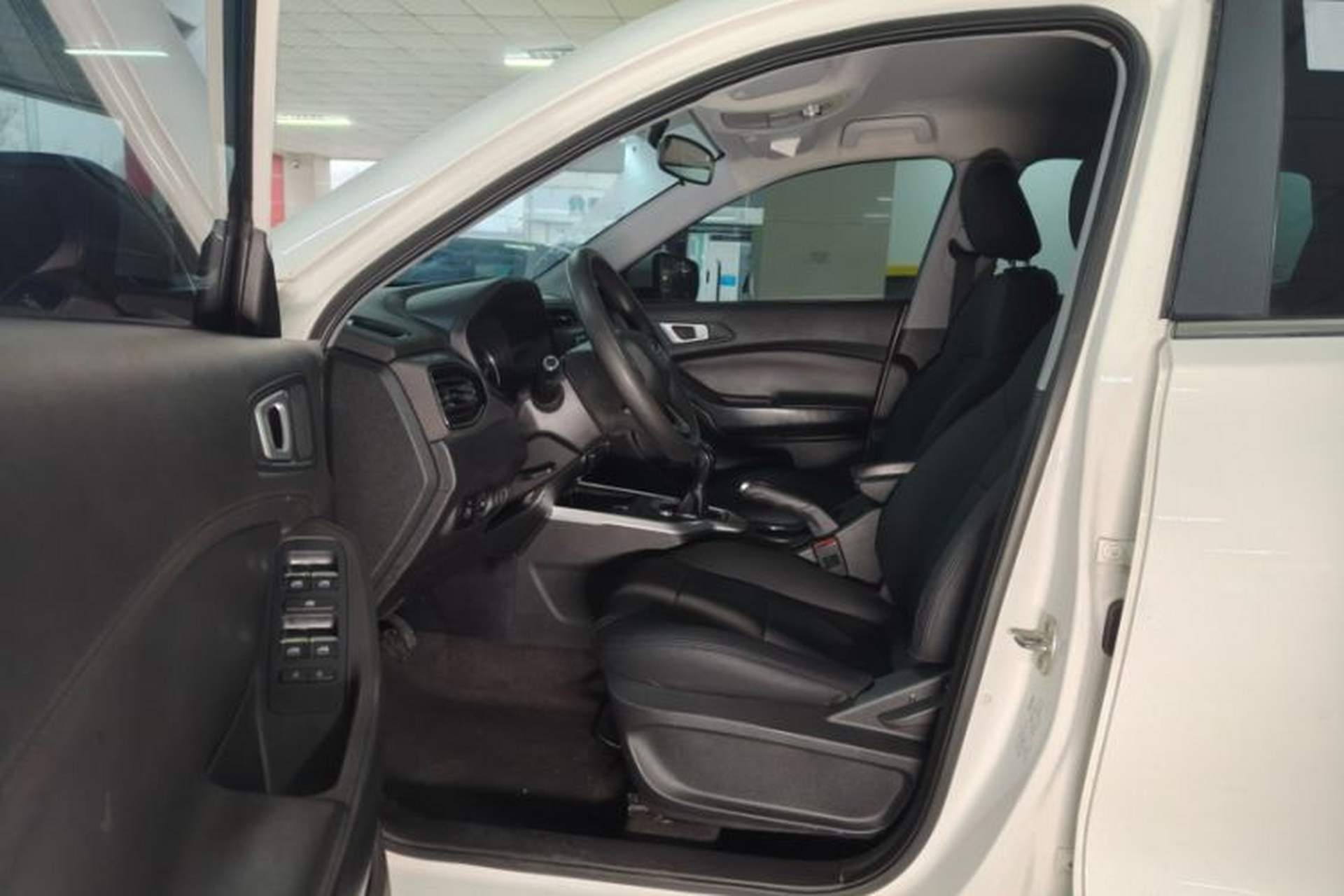 Used Chery Tiggo 5x 2019 HERO 1.5L Manual Fashion Edition Interior 11