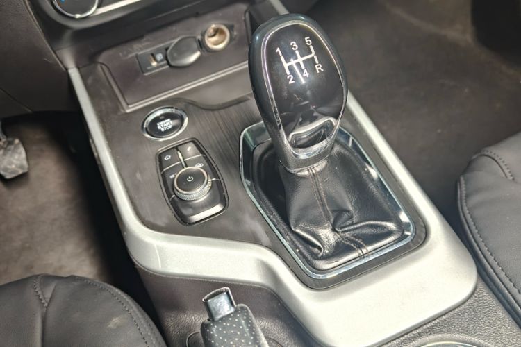 Used Chery Tiggo 5x 2019 HERO 1.5L Manual Fashion Edition Interior 4