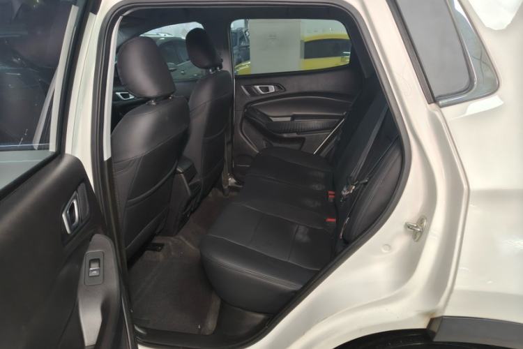 Used Chery Tiggo 5x 2019 HERO 1.5L Manual Fashion Edition Interior 8