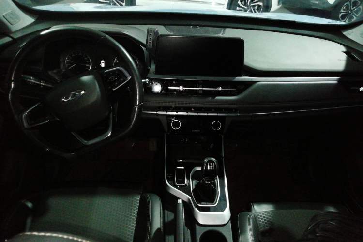 Used Chery Tiggo 5x 2020 1.5L Manual Fashion Edition Center Console