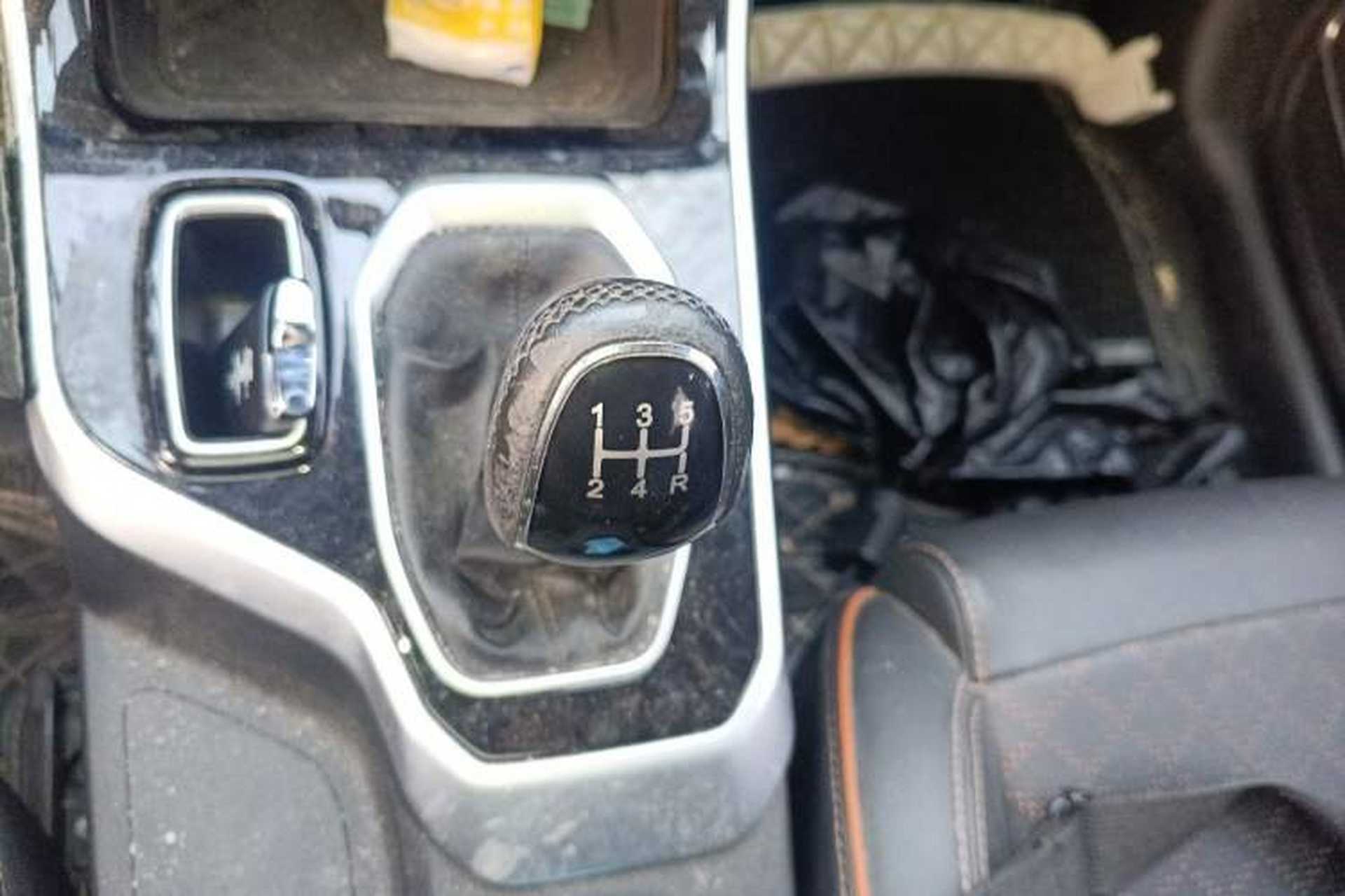 Used Chery Tiggo 5x 2020 1.5L Manual Luxury Edition Gear Lever