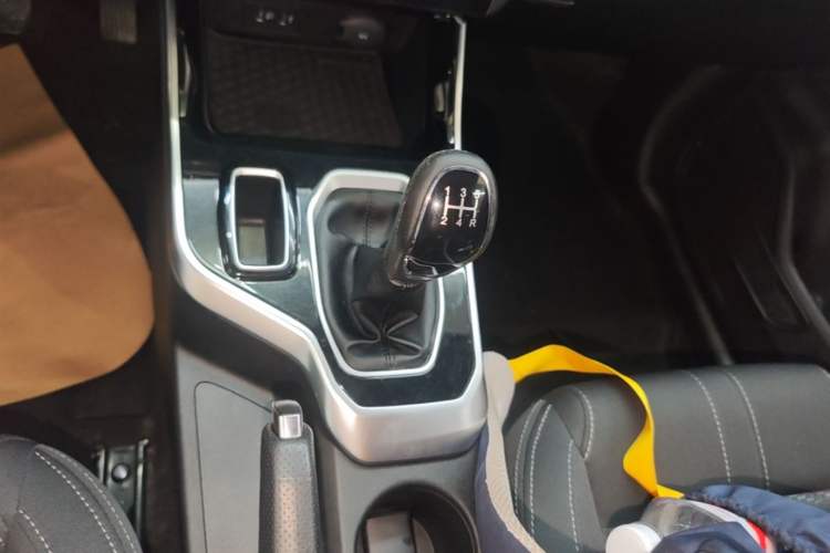 Used Chery Tiggo 5x 2020 1.5L Manual Urban Edition Gear Lever