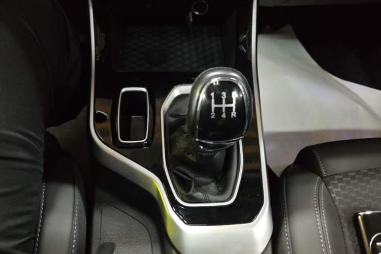 Used Chery Tiggo 5x 2020 1.5L Manual Fashion Edition Gear Lever