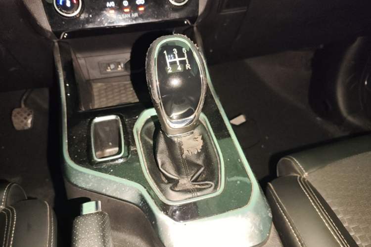 Used Chery Tiggo 5x 2020 1.5L Manual Fashion Edition Gear Lever
