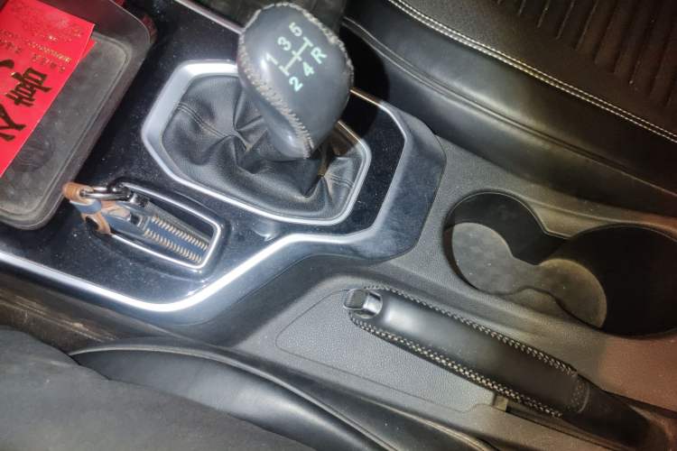 Used Chery Tiggo 5x 2020 1.5L Manual Fashion Edition Gear Lever