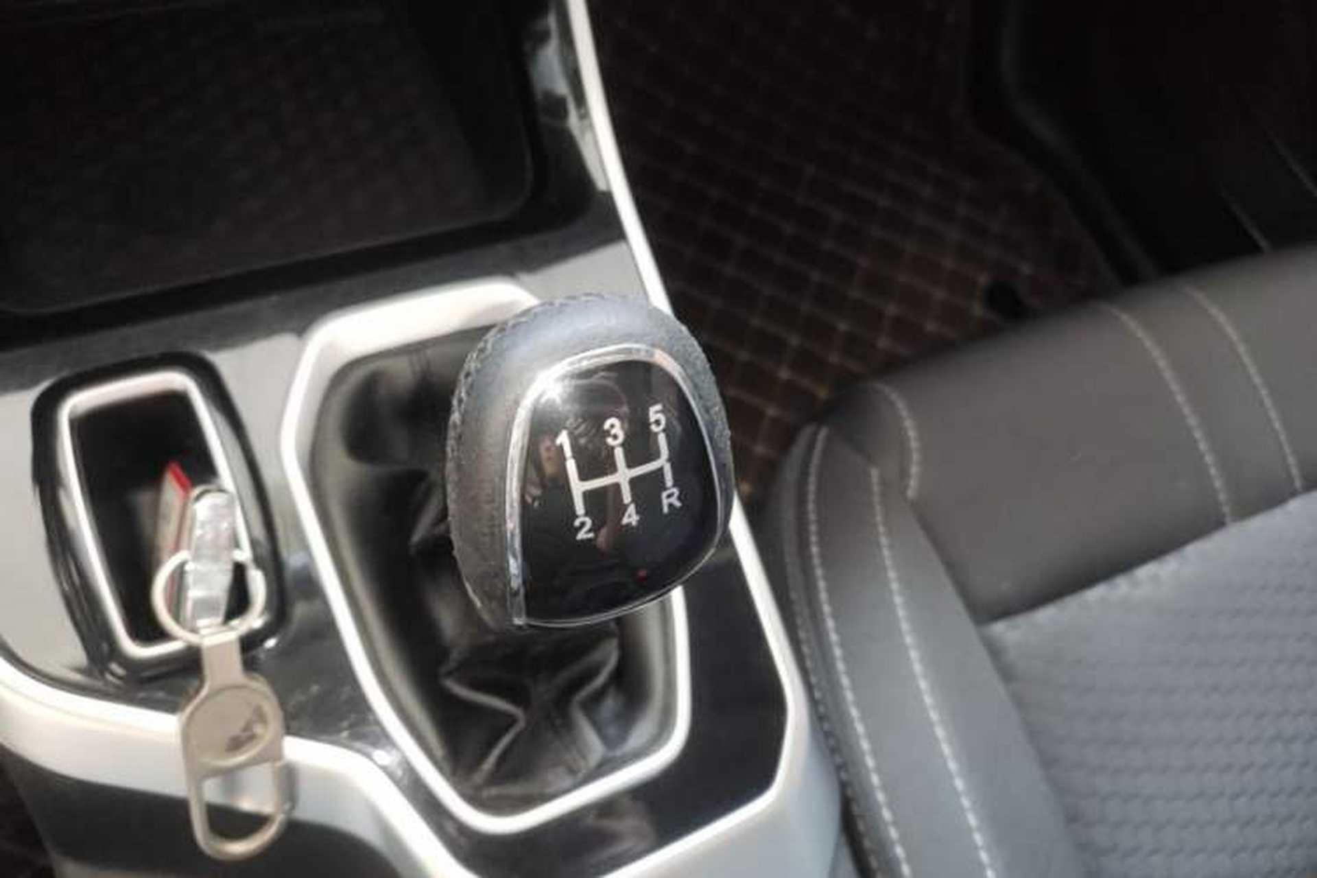 Used Chery Tiggo 5x 2020 1.5L Manual Urban Edition Gear Lever