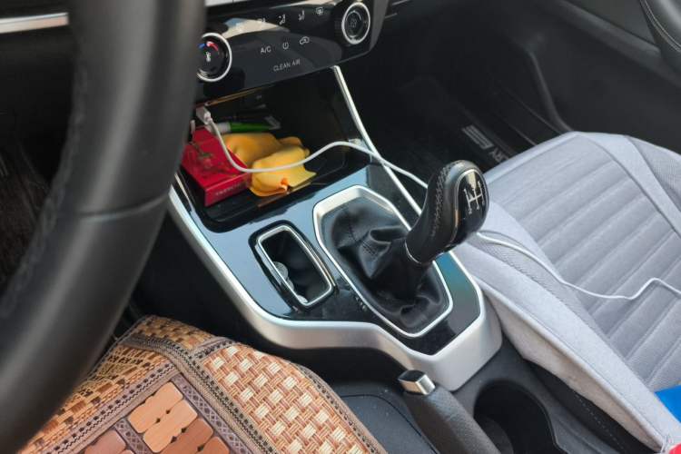 Used Chery Tiggo 5x 2020 1.5L Manual Fashion Edition Gear Lever