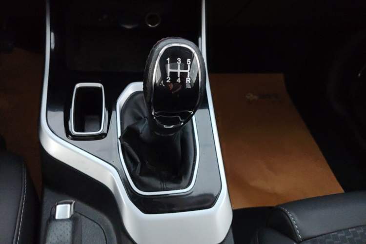 Used Chery Tiggo 5x 2020 1.5L Manual Fashion Edition Gear Lever