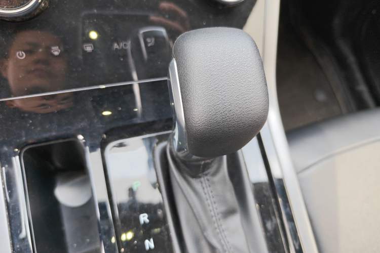 Used Chery Tiggo 5x 2022 Superhero Edition 1.5L CVT Fashion Model Gear Lever