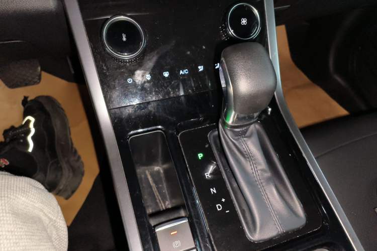 Used Chery Tiggo 5x 2022 Superhero Edition 1.5L CVT Luxury Model Gear Lever