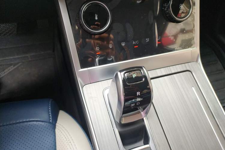 Used Chery Tiggo 5x 2022 PLUS Kung Fu Panda Collaboration Edition 1.5T CVT Premium Model Gear Lever
