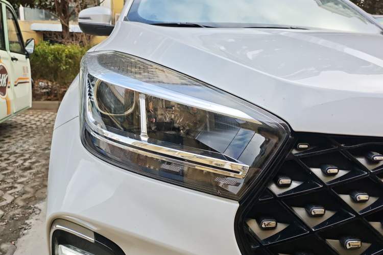 Used Chery Tiggo 5x 2022 Superhero Edition 1.5L CVT Fashion Model Right Front Headlight