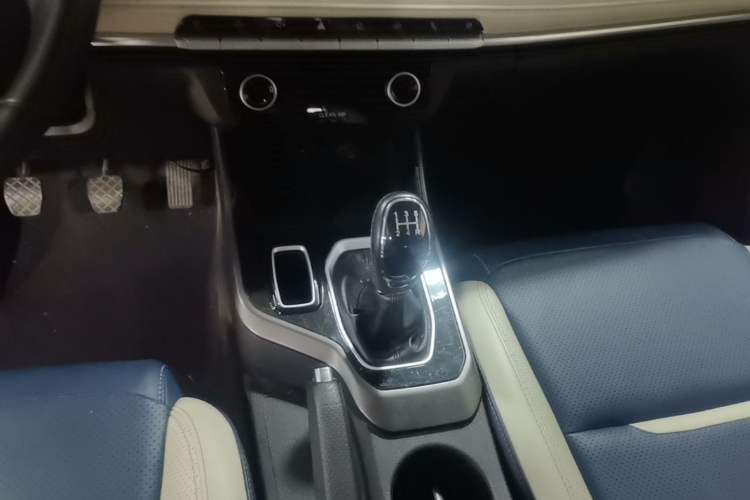 Used Chery Tiggo 5x 2023 1.5L Manual Fashion Edition Gear Lever