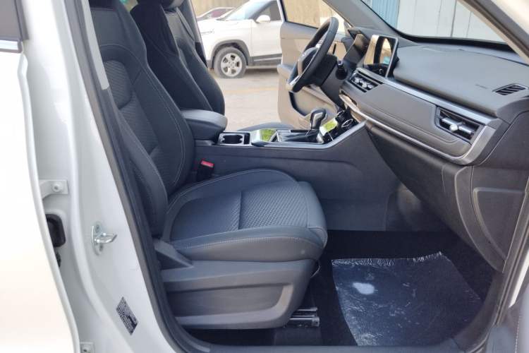 Used Chery Tiggo 5x 2023 1.5L CVT New Dynamic Edition Interior 3
