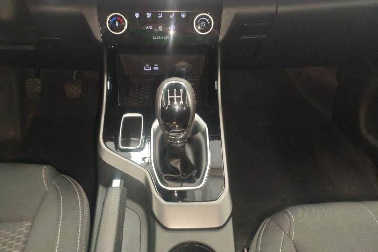 Used Chery Tiggo 5x 2024 Edition People's Benefit Version 1.5L Manual Urban Model Gear Lever
