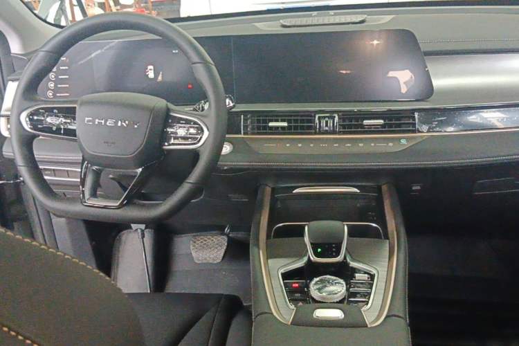 Used Chery Tiggo 5x 2025 High-Performance Edition 1.5T CVT Luxury Model Center Console