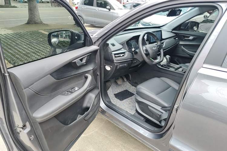 Used Chery Tiggo 5x 2025 1.5L CVT Excellence Edition Driver Seat