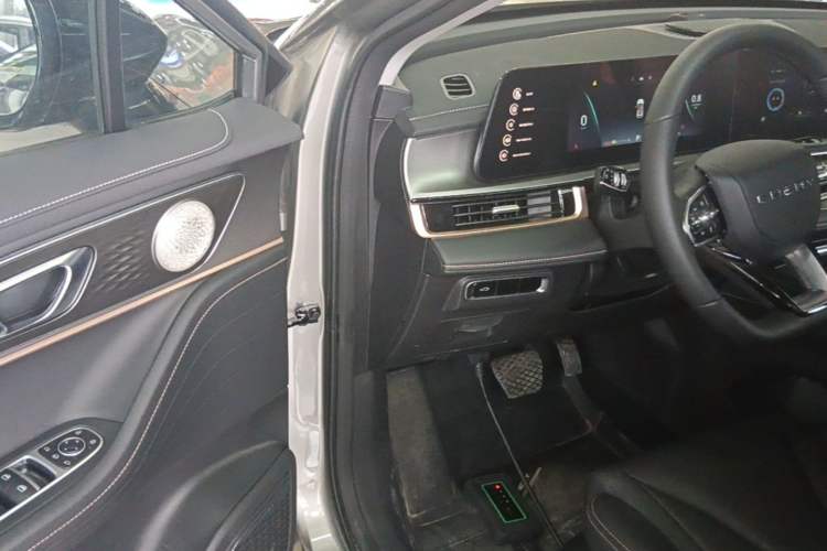 Used Chery Tiggo 5x 2025 High-Performance Edition 1.5T CVT Luxury Model Driver Seat