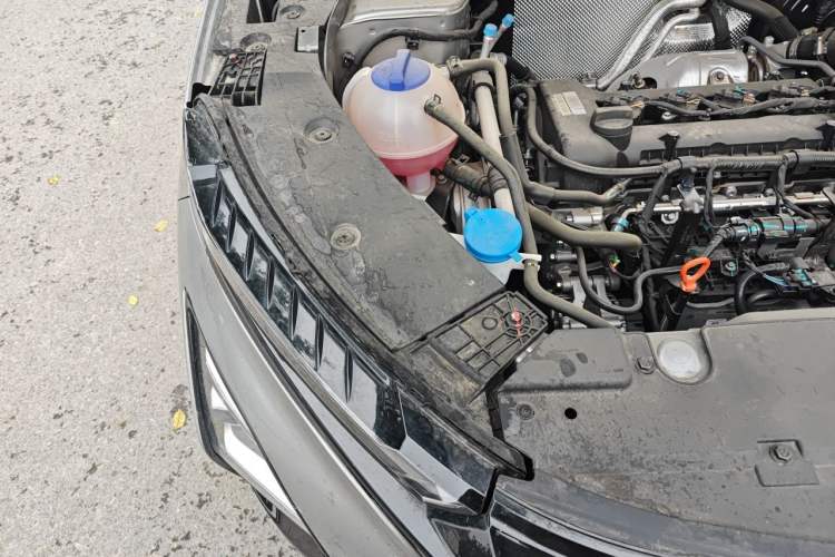 Used Chery Tiggo 5x 2025 High-Performance Edition 1.5T CVT Luxury Model Engine Bay Right