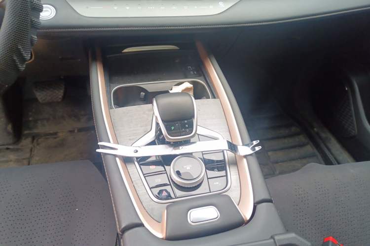 Used Chery Tiggo 5x 2025 High-Performance Edition 1.5T CVT Luxury Model Gear Lever