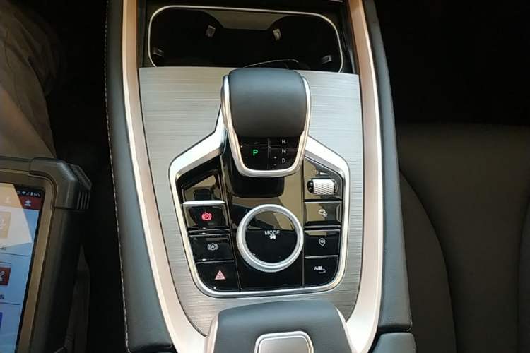 Used Chery Tiggo 5x 2025 High-Performance Edition 1.5T CVT Luxury Model Gear Lever