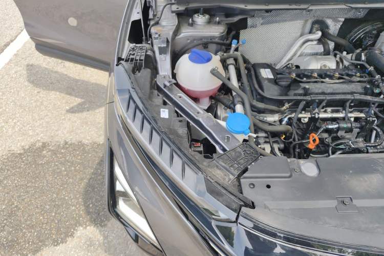 Used Chery Tiggo 5x 2025 High-Performance Edition 1.5T CVT Luxury Model Engine Bay Right