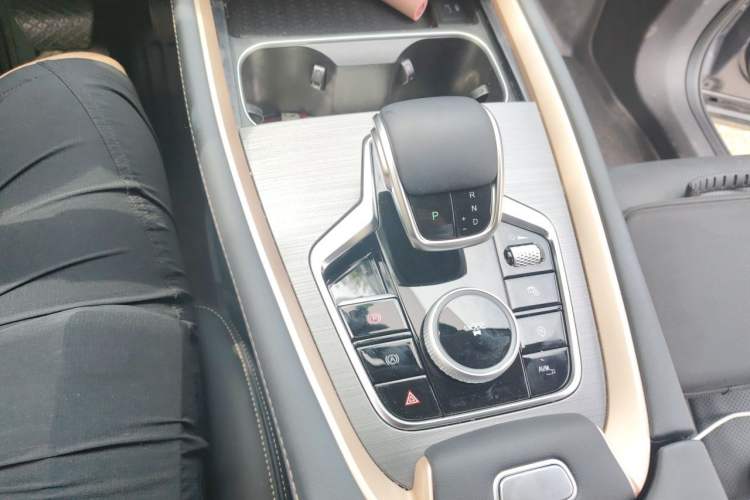 Used Chery Tiggo 5x 2025 High-Performance Edition 1.5T CVT Luxury Model Gear Lever