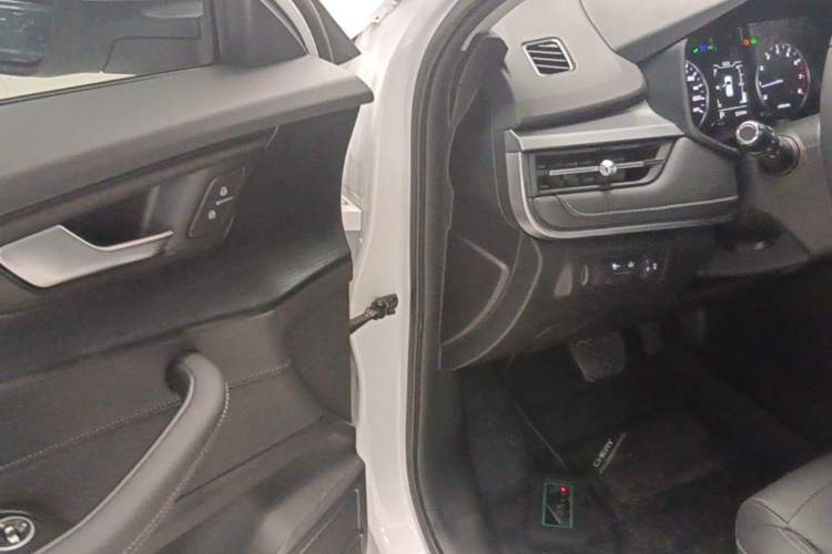Used Chery Tiggo 5x 2025 1.5L CVT Excellence Edition Driver Seat