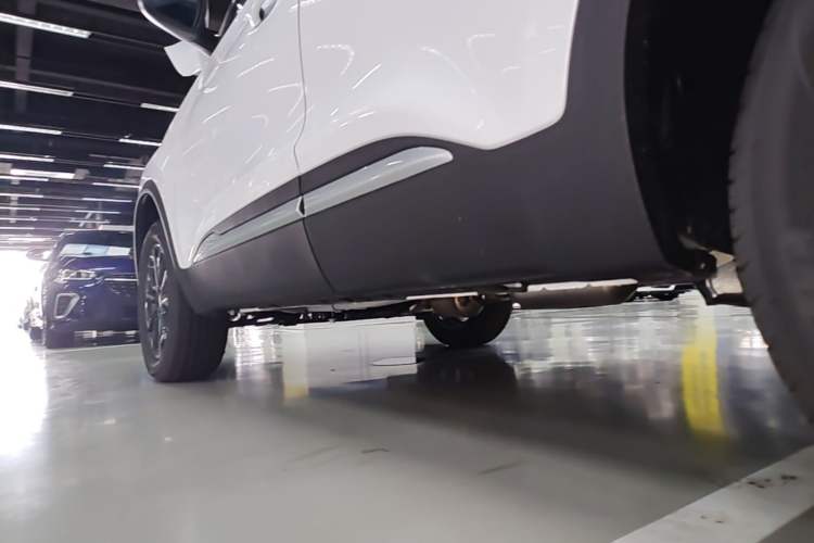 Used Chery Tiggo 5x 2025 1.5L CVT Excellence Edition Left Side Sill