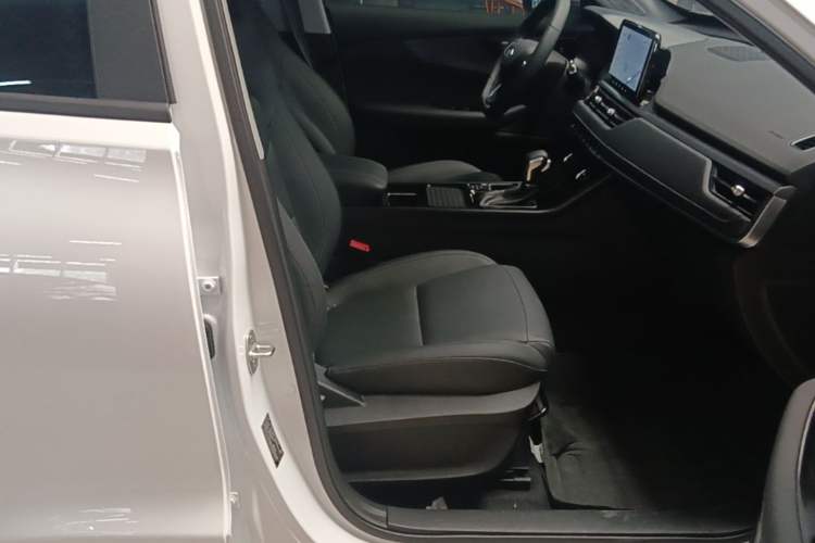 Used Chery Tiggo 5x 2025 1.5L CVT Excellence Edition Right Front Seat