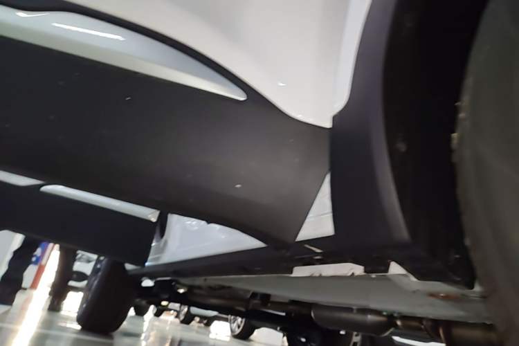 Used Chery Tiggo 5x 2025 1.5L CVT Excellence Edition Right Side Sill