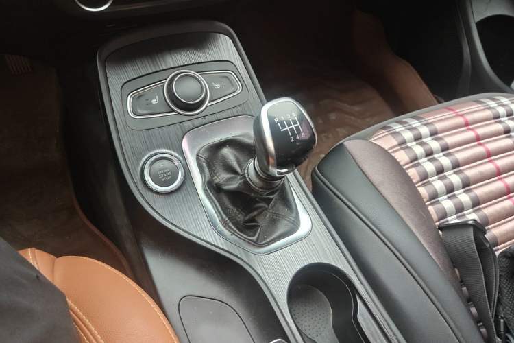 Used Chery Tiggo 7 2016 1.5T Manual Yaozhen Edition Gear Lever