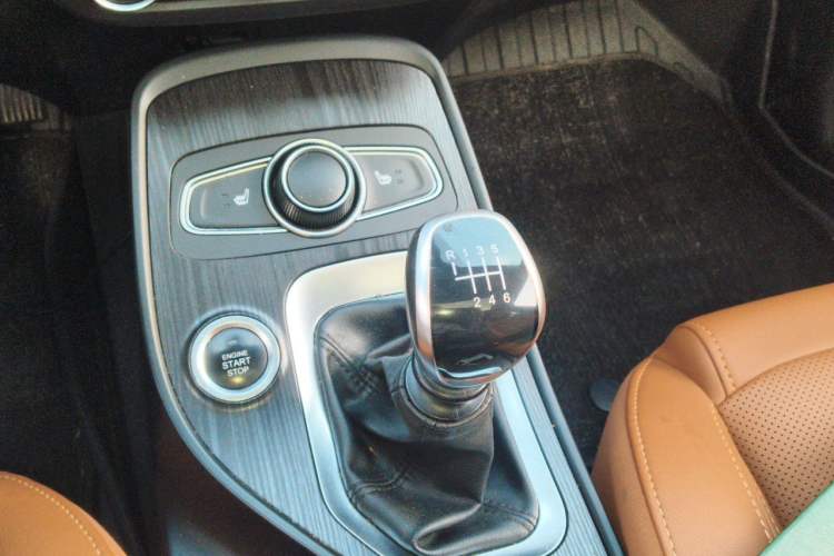 Used Chery Tiggo 7 2016 1.5T Manual Yaozhen Edition Gear Lever
