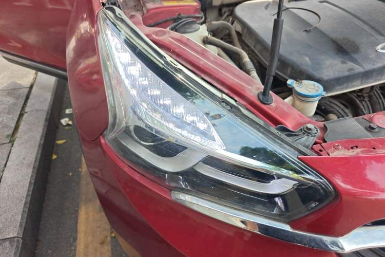 Used Chery Tiggo 7 2016 2.0L CVT YAOZHEN Edition Right Front Headlight