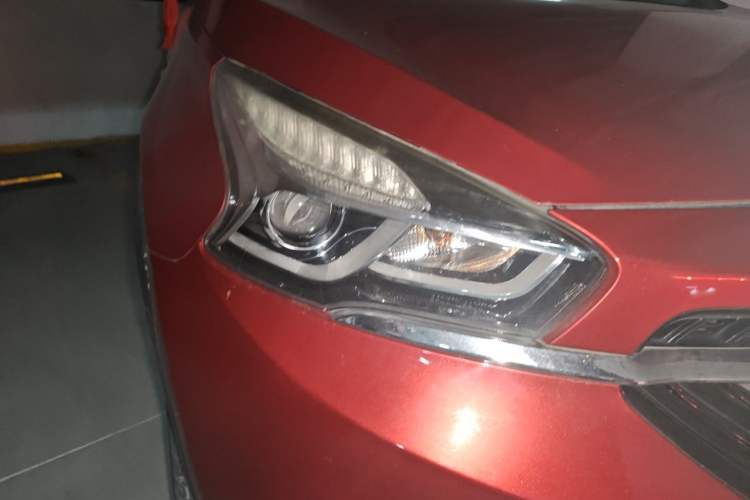 Used Chery Tiggo 7 2016 2.0L CVT YAOZHEN Edition Right Front Headlight