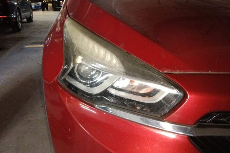Used Chery Tiggo 7 2016 2.0L CVT YAOZHEN Edition Right Front Headlight