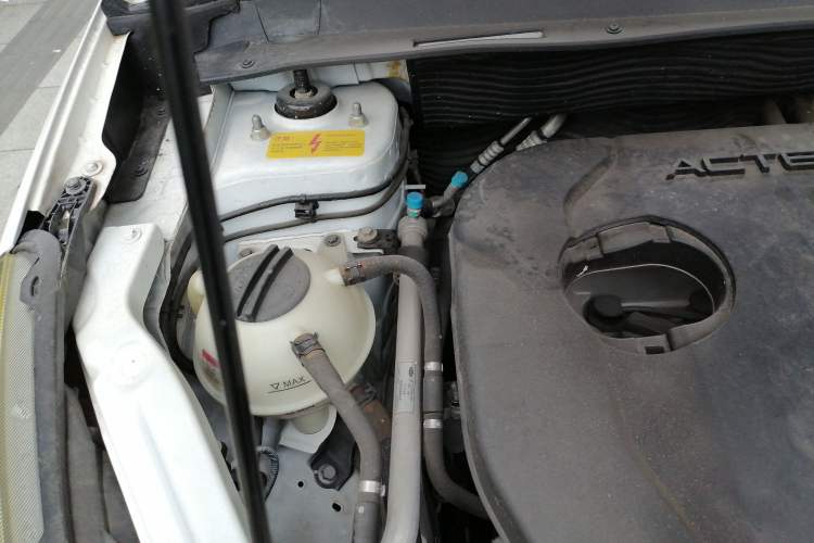 Used Chery Tiggo 7 2016 2.0L CVT YAOZHEN Edition Engine Bay Right